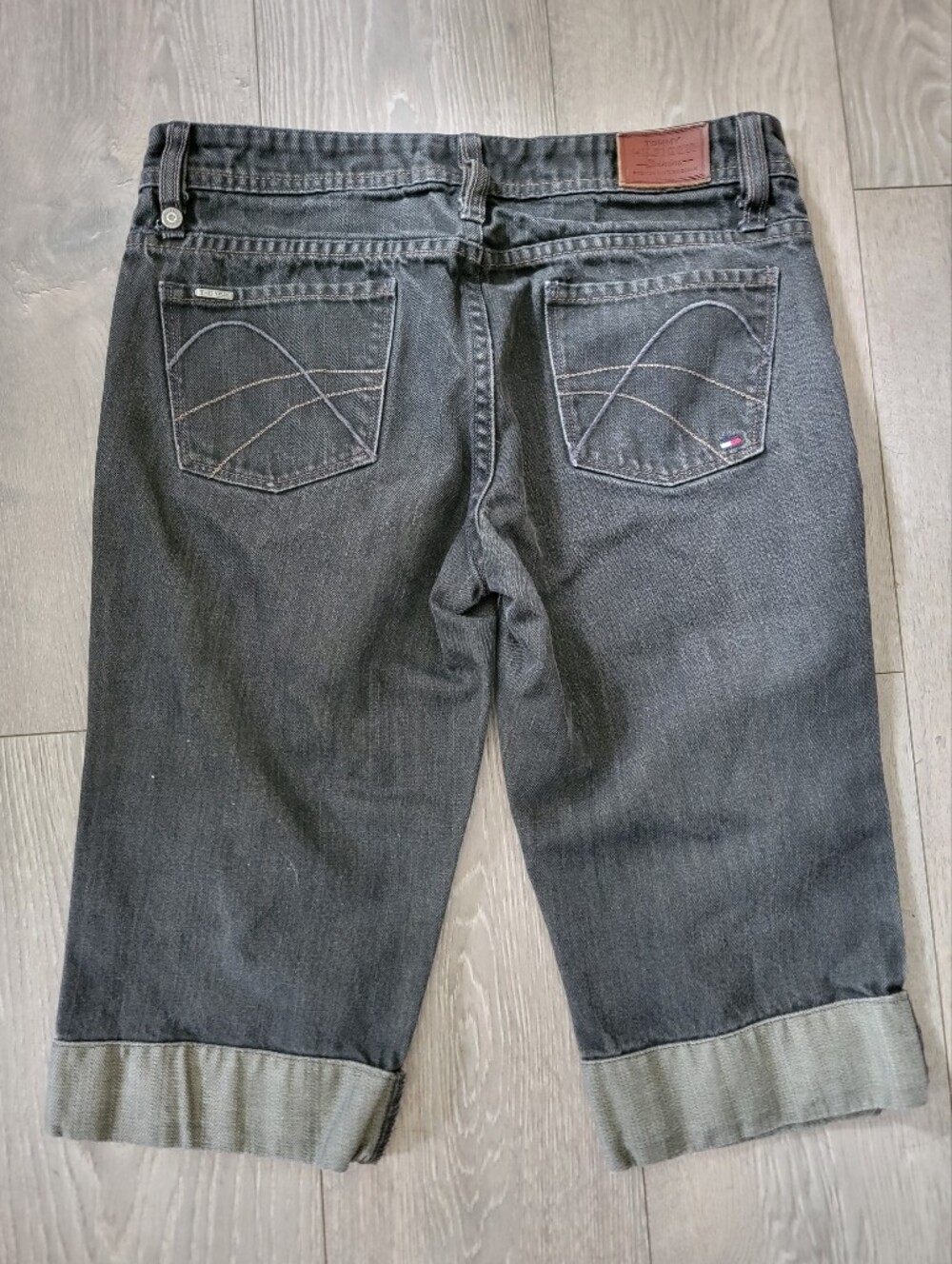 Tommy Hilfiger "Christine Flare Fit" Shorts - Picture 2 of 6